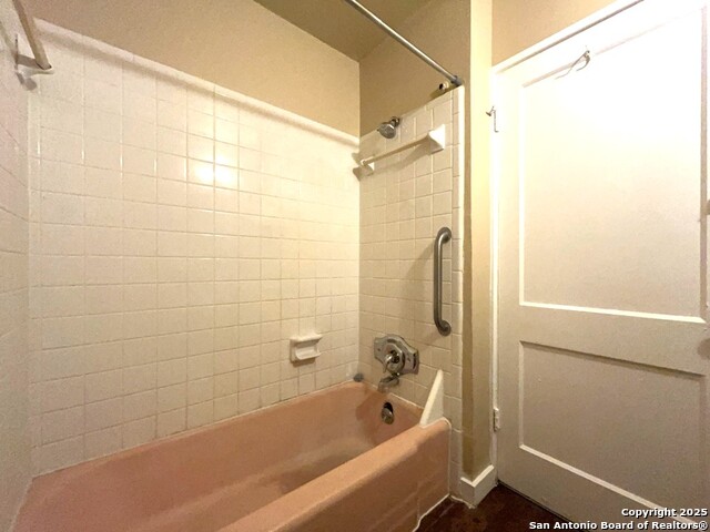 Listing photo id 18 for 103 Harwood Dr