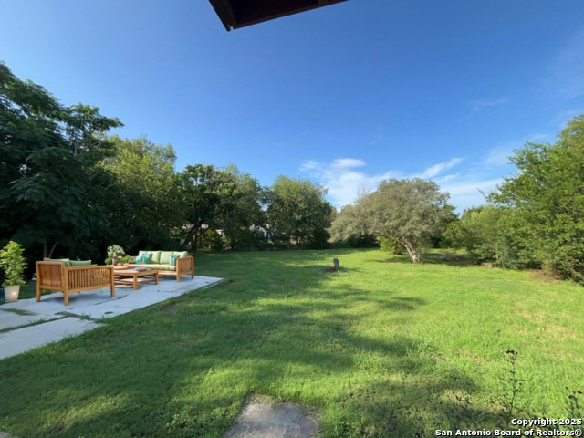 Listing photo id 5 for 103 Harwood Dr