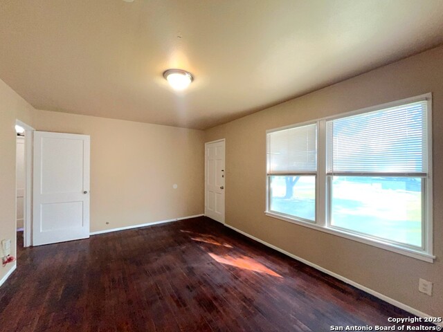 Listing photo id 6 for 103 Harwood Dr