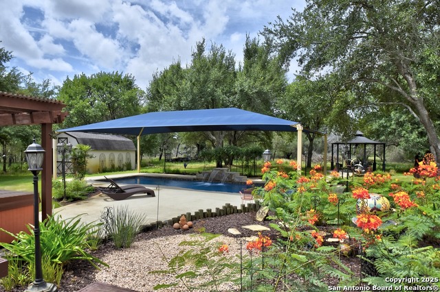 Listing photo id 1 for 1810 Burr Oak