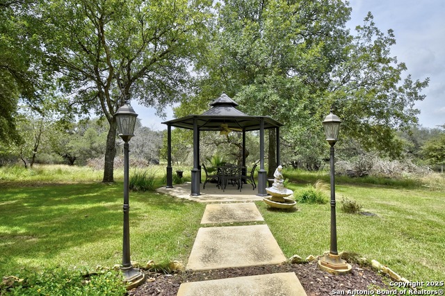 Listing photo id 28 for 1810 Burr Oak