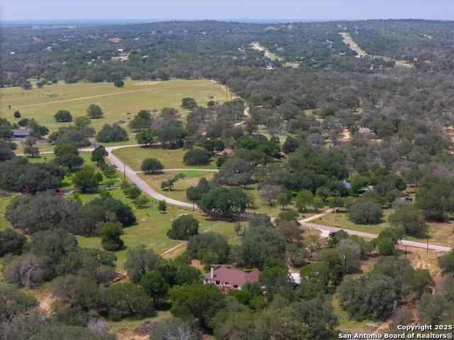 Listing photo id 34 for 1810 Burr Oak