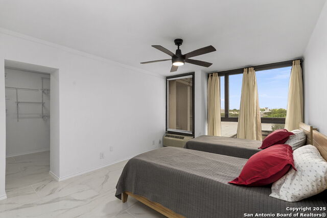 Listing photo id 11 for 7701 Wurzbach Rd 305
