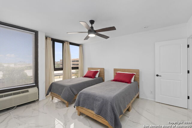 Listing photo id 12 for 7701 Wurzbach Rd 305
