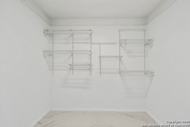 Listing photo id 13 for 7701 Wurzbach Rd 305