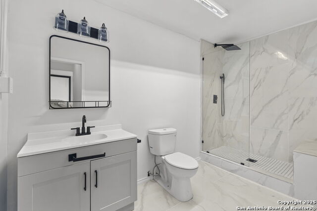 Listing photo id 16 for 7701 Wurzbach Rd 305