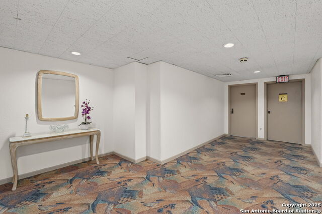 Listing photo id 17 for 7701 Wurzbach Rd 305