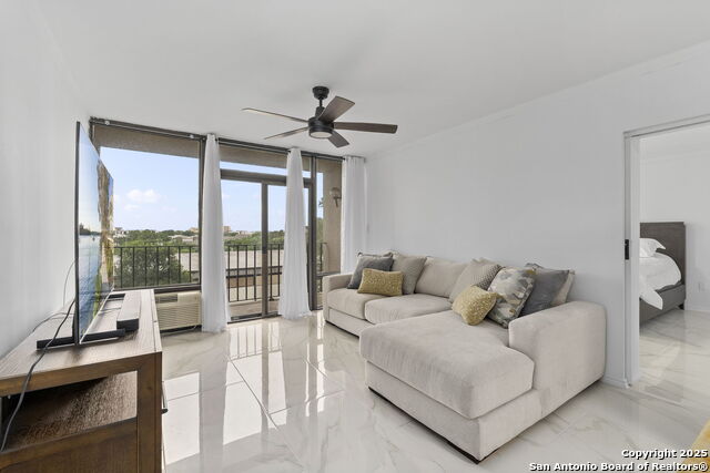 Listing photo id 0 for 7701 Wurzbach Rd 305