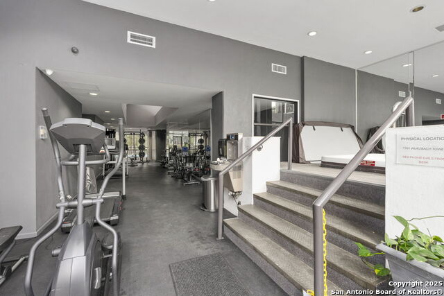 Listing photo id 20 for 7701 Wurzbach Rd 305