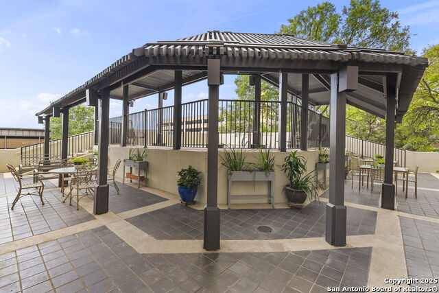 Listing photo id 22 for 7701 Wurzbach Rd 305