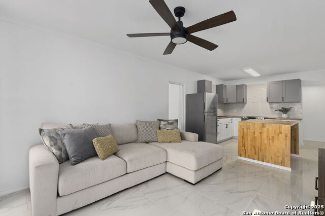 Listing photo id 2 for 7701 Wurzbach Rd 305
