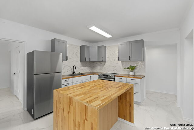 Listing photo id 5 for 7701 Wurzbach Rd 305