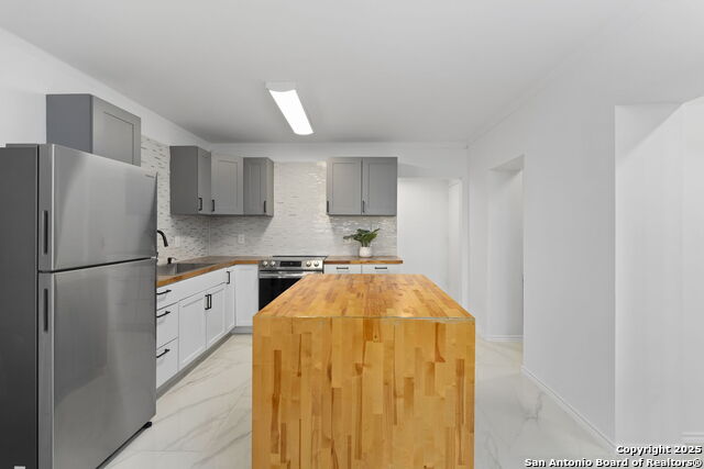 Listing photo id 6 for 7701 Wurzbach Rd 305