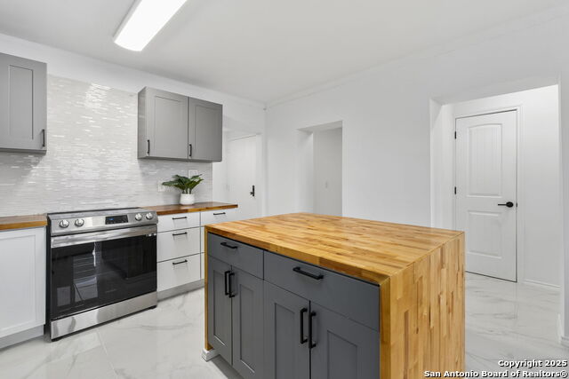 Listing photo id 7 for 7701 Wurzbach Rd 305