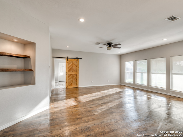 Image 17 of 39 For 10795 Foster Rd S