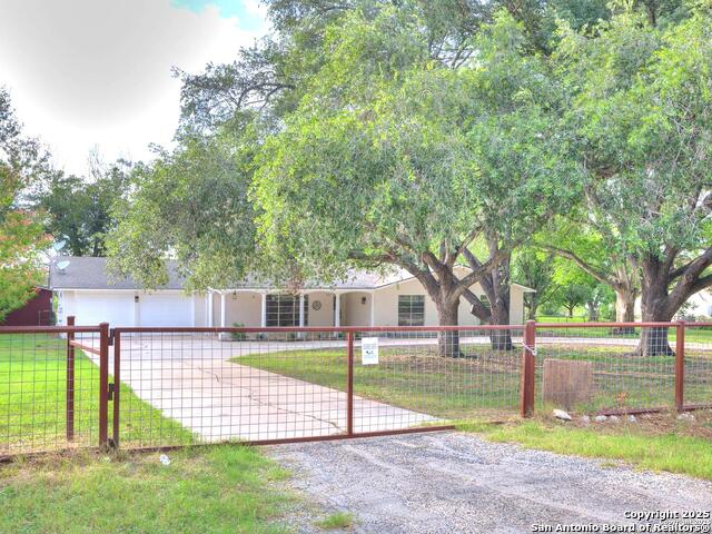 Image 5 of 39 For 10795 Foster Rd S