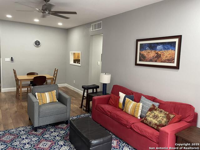 Image 11 of 42 For 7711 Broadway  11c