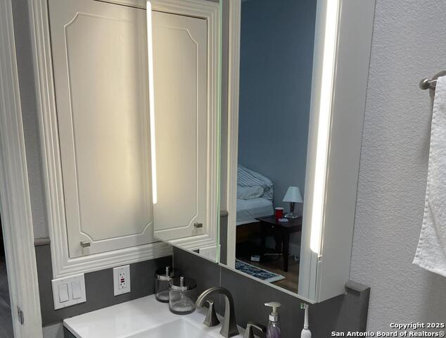 Image 17 of 42 For 7711 Broadway  11c