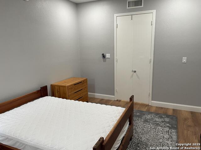 Image 18 of 42 For 7711 Broadway  11c
