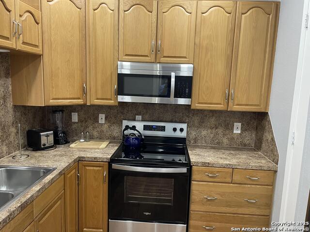 Image 9 of 42 For 7711 Broadway  11c