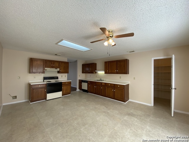 Image 10 of 31 For 4514 Stradford Pl