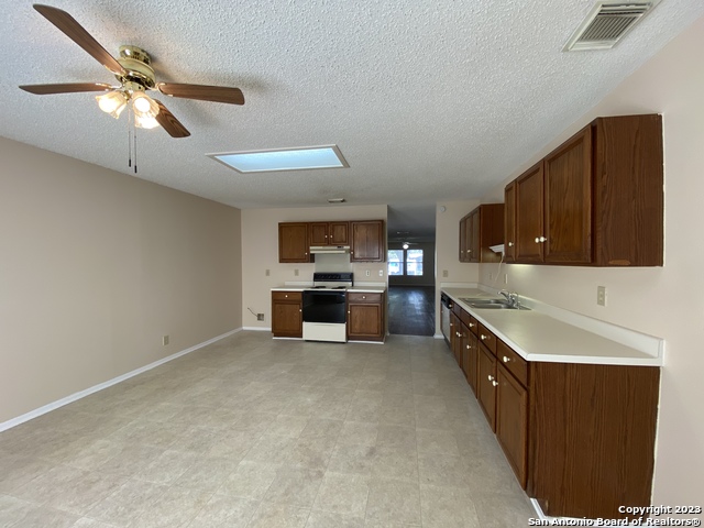 Image 11 of 31 For 4514 Stradford Pl