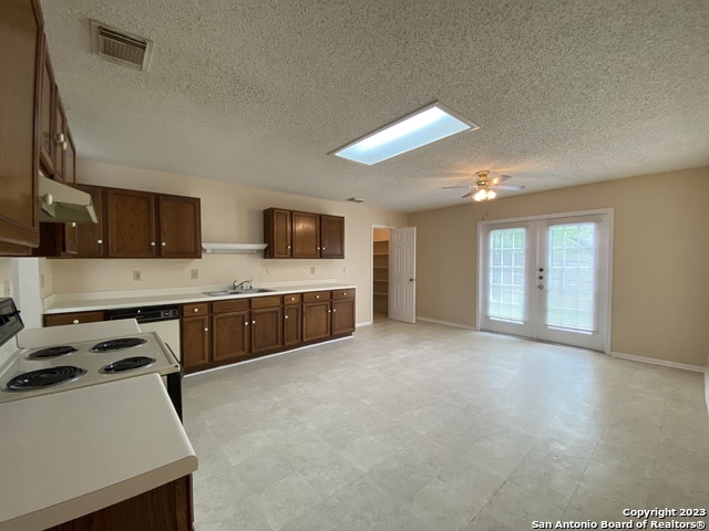 Image 12 of 31 For 4514 Stradford Pl