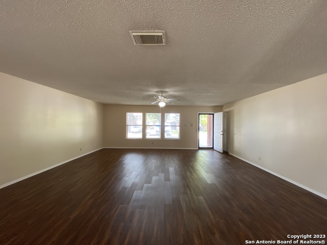 Image 4 of 31 For 4514 Stradford Pl