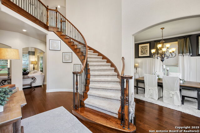 Listing photo id 9 for 7027 Bella Bluff