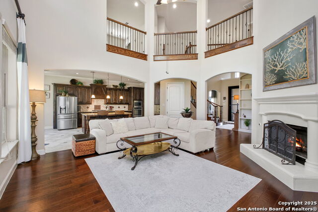 Listing photo id 13 for 7027 Bella Bluff