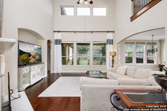 Listing photo id 15 for 7027 Bella Bluff
