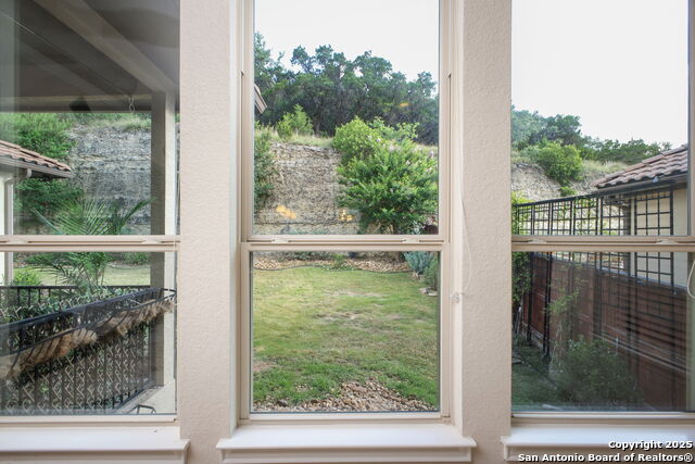 Listing photo id 19 for 7027 Bella Bluff