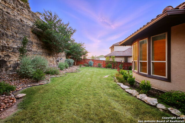 Listing photo id 44 for 7027 Bella Bluff