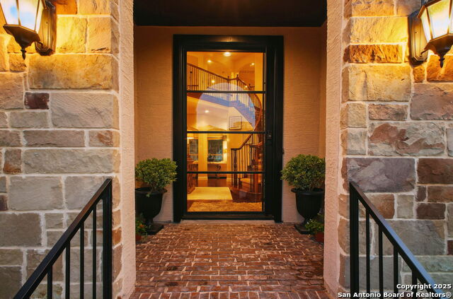 Listing photo id 4 for 7027 Bella Bluff