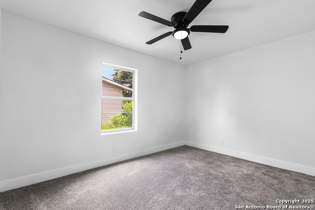 Listing photo id 10 for 5414 Borchers
