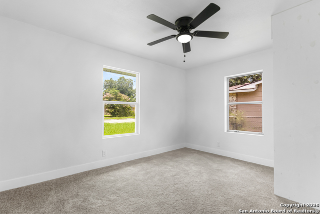 Listing photo id 14 for 5414 Borchers