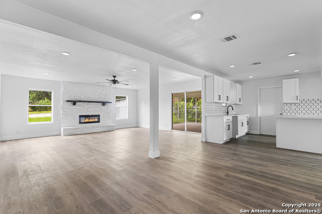 Listing photo id 1 for 5414 Borchers