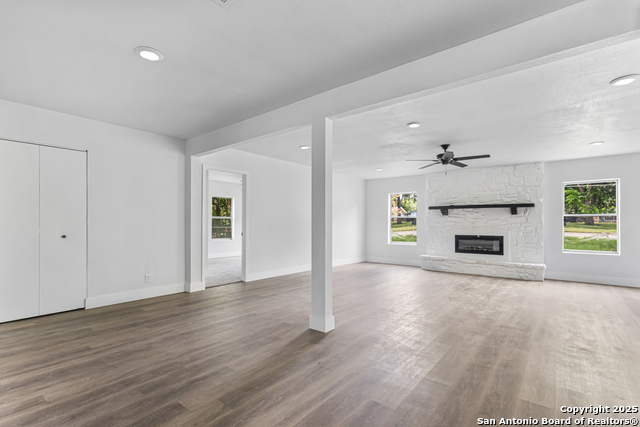 Listing photo id 4 for 5414 Borchers