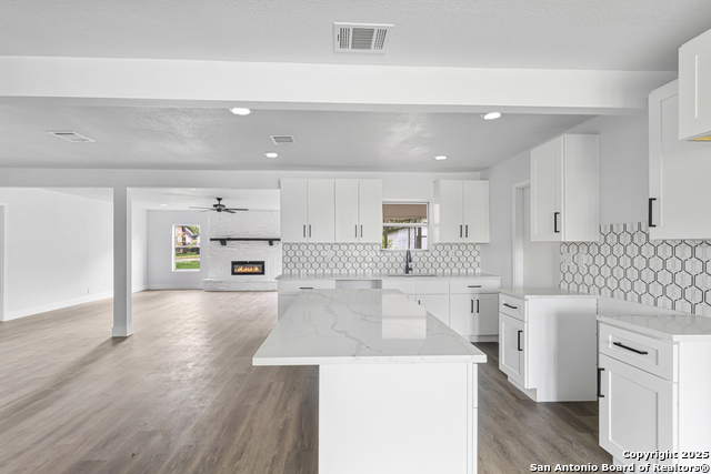 Listing photo id 6 for 5414 Borchers