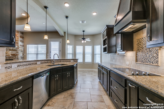 Listing photo id 2 for 15711 Dell