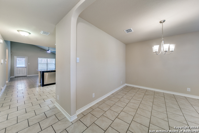 Listing photo id 2 for 2915 Sunset Bend