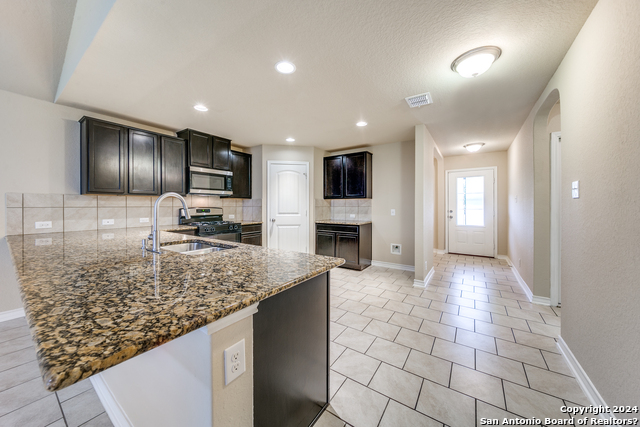 Listing photo id 7 for 2915 Sunset Bend