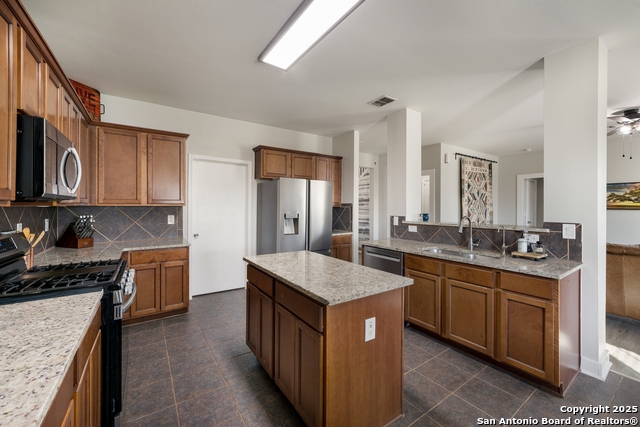 Listing photo id 10 for 13710 Laramie Hill