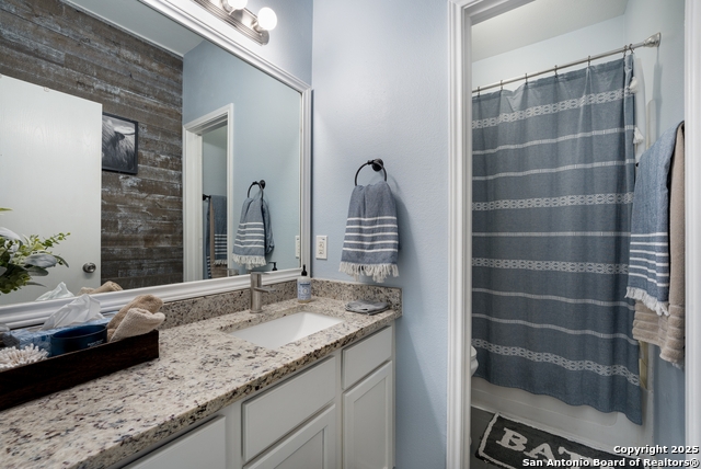 Listing photo id 11 for 13710 Laramie Hill