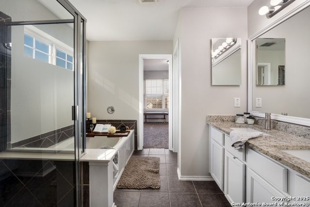 Listing photo id 15 for 13710 Laramie Hill