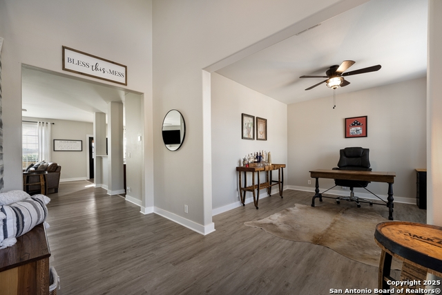 Listing photo id 3 for 13710 Laramie Hill