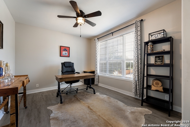 Listing photo id 4 for 13710 Laramie Hill