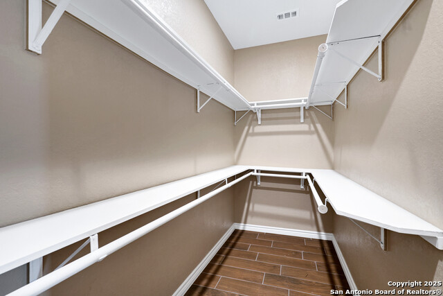 Listing photo id 9 for 4423 Buena Vista