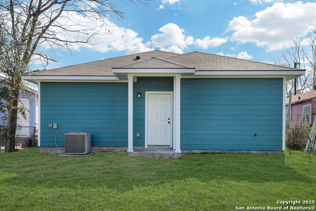 Listing photo id 14 for 4423 Buena Vista