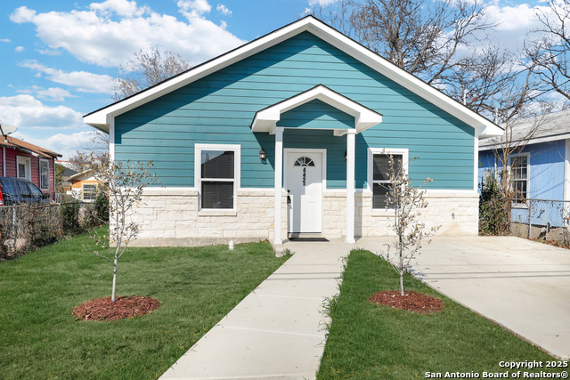 Listing photo id 0 for 4423 Buena Vista